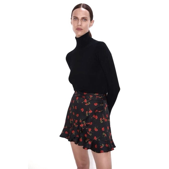 Zara NWT Bermuda Floral Print Satin Feel Shorts S - Picture 8 of 11